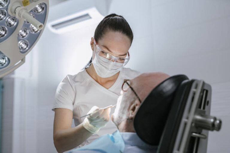 5 Best Portable Dental Kits for Seniors on the Go: Maintain Smiles Anywhere